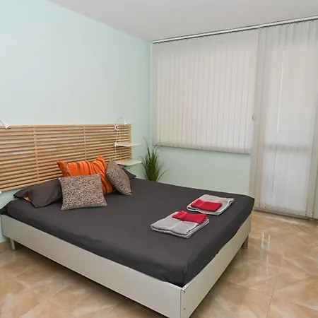 Eli Center Appartamento Burgas