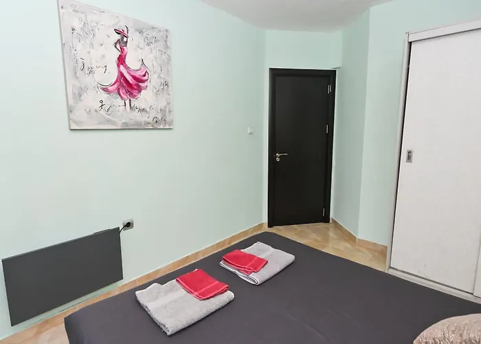 Eli Center Apartment *